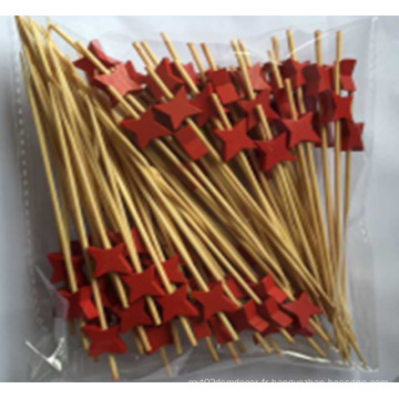 Brochettes à bâtons en bambou avec décoration étoile rouge